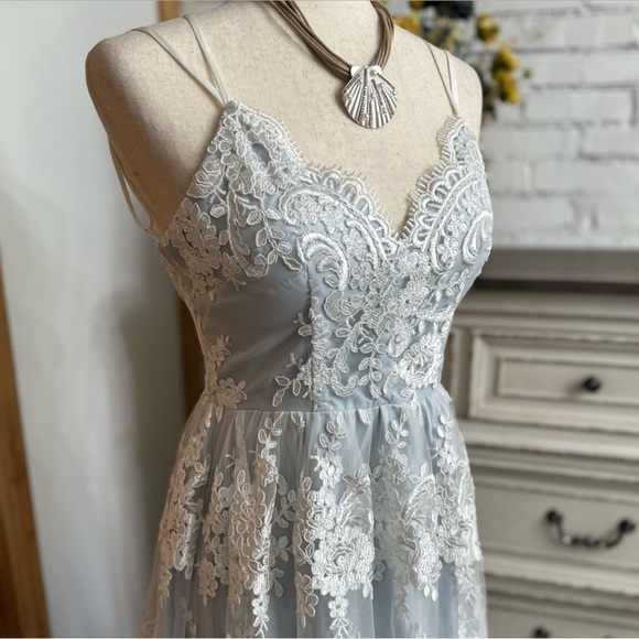 TLC Say Yes to the Prom! Lace Overlay Dress floral Satin blue Size S Pre-loved - Picture 3 of 16